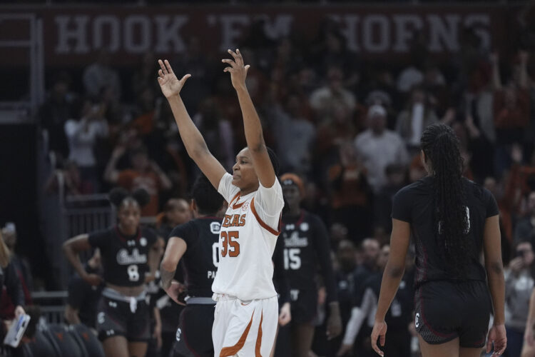 No. 2 South Carolina's 57-game run in regular-season SEC games ends in 66-62 loss to No. 4 Texas